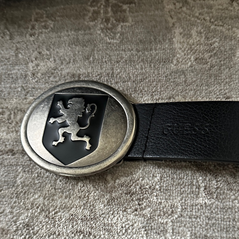 Guess Black Belt with Silver Lion Crest Buckle. Size 32 Inches. - Picture 3 of 11